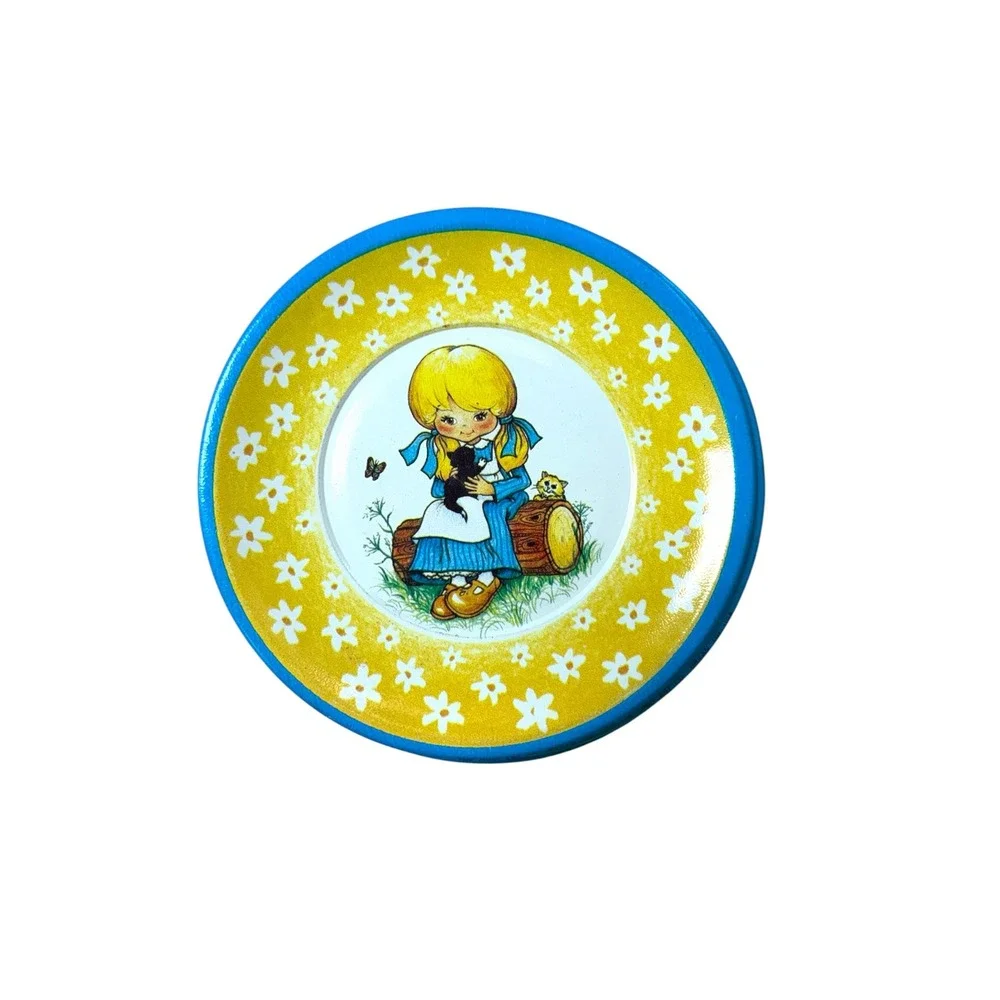 Vintage Tin Toy Plate Set 4pc Girl with Kittens Daisies Yellow Blue Metal Saucer